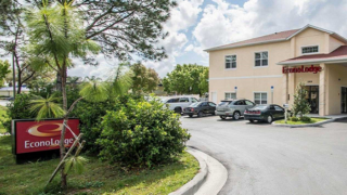 [호텔/모텔] 4 Miles From Disney World - 판매가격 $4,600,000